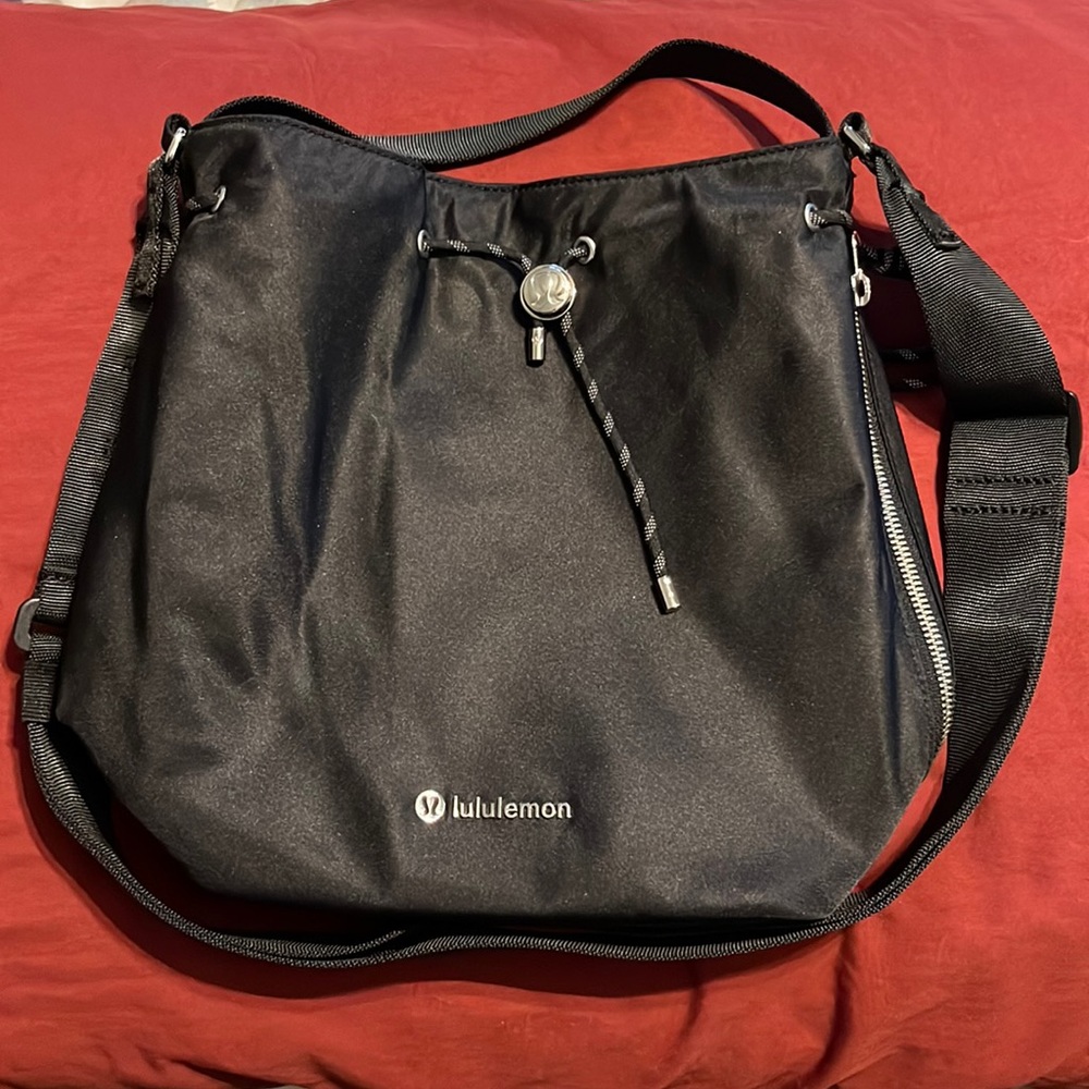 Lululemon Drawstring Bucket Bag